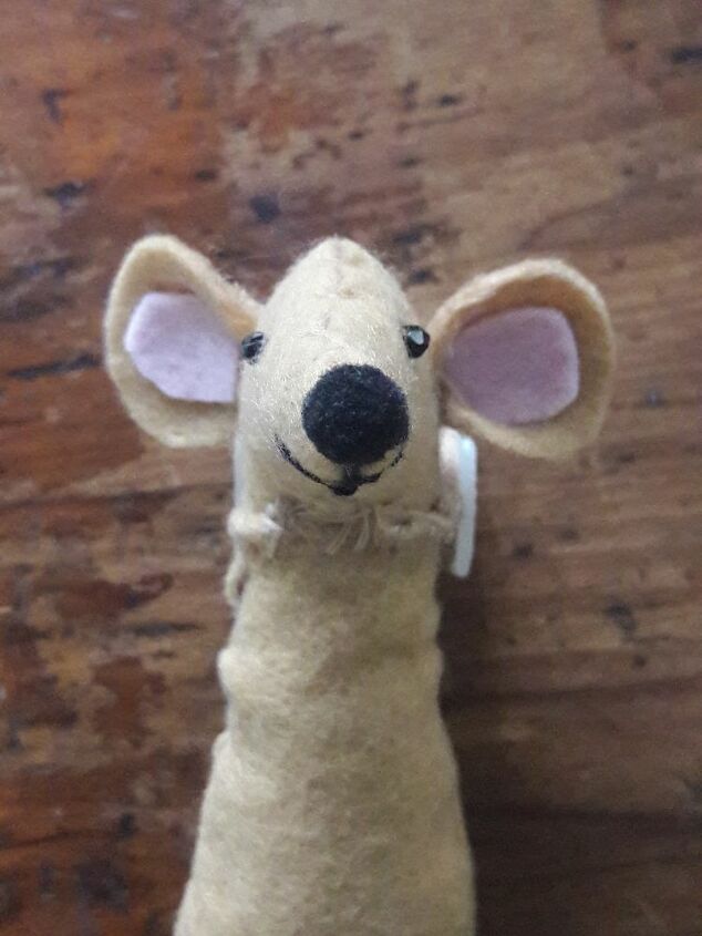 christmas mouse ornaments, Ears on the side of the head