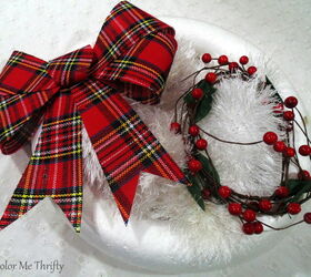 5 minute repurposed scarf christmas wreath