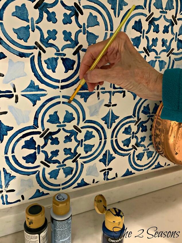 backsplash de azulejos com estncil diy em nossa despensa