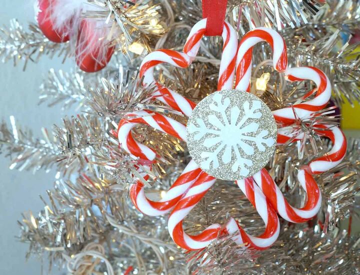 25 ideas de adornos navideos poco convencionales para 2019, C mo hacer un adorno de bast n de caramelo