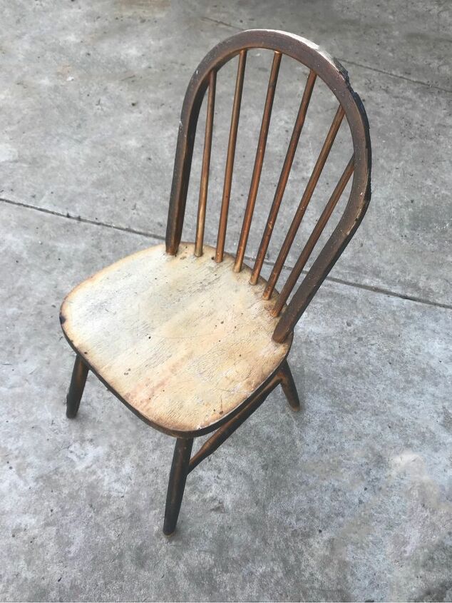 uma cadeira que sobreviveu ao incndio ganha uma nova vida com uma reforma colorida