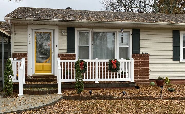 q how to decorate front porch that has railing