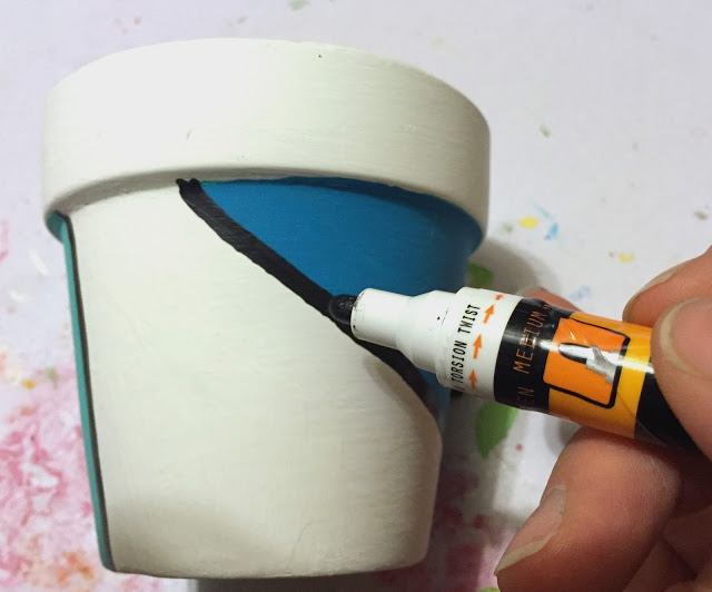 how to paint terra cotta pots with a modern color block design