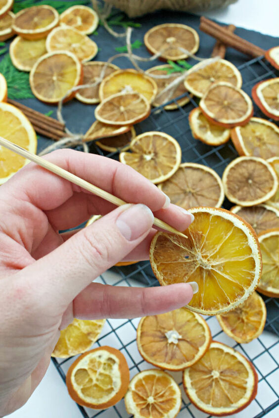 como fazer uma guirlanda de laranjas e enfeites