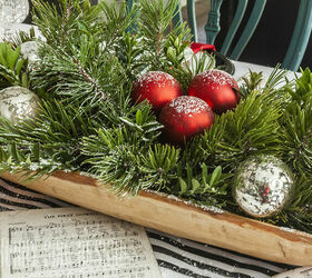 simple and festive holiday table decor