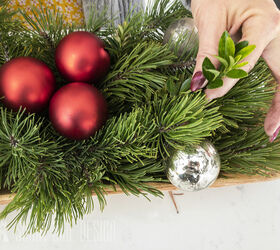 simple and festive holiday table decor