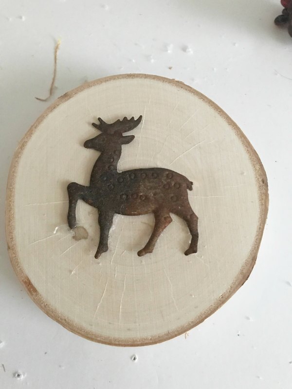 10 minute rustic diy wood slice deer ornament