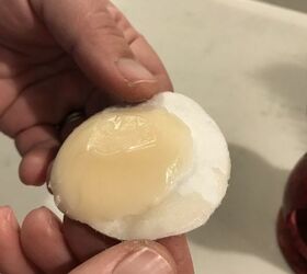 the easiest way to change your wax melt, 5 Lift the wax out
