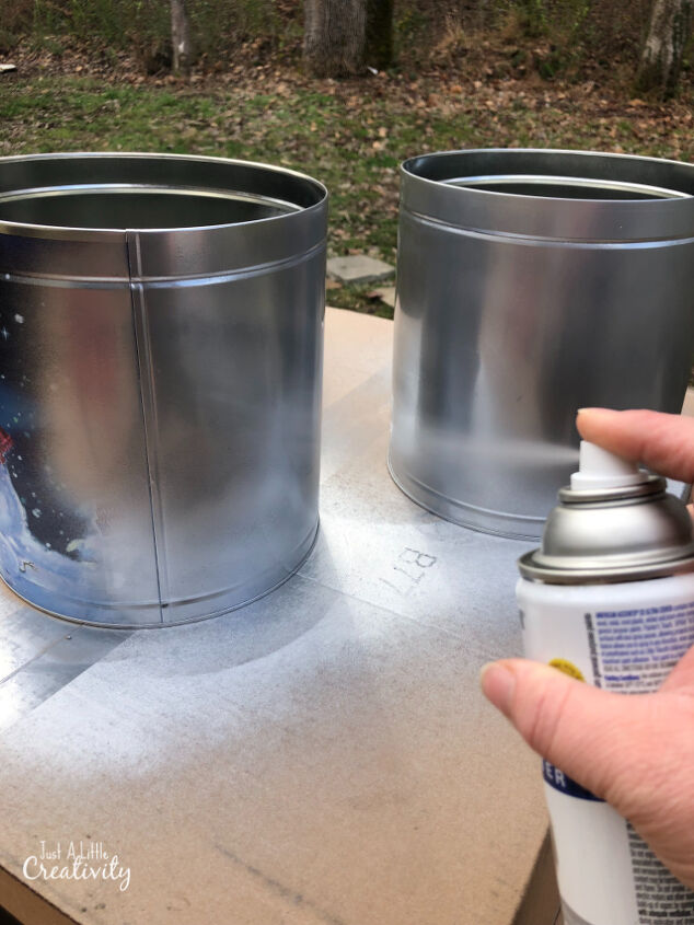 como reciclar suas latas de pipoca de natal em potes de metal