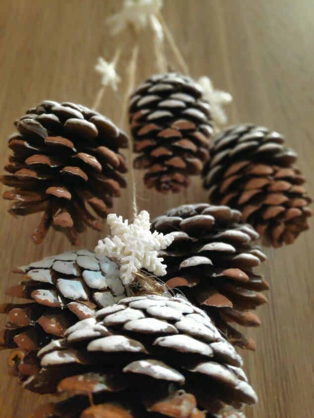 How To Make An Easy Pine Cone Decoration Scandinavian Christmas