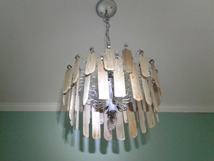 fcil chandelier makeover con driftwood, Dos niveles colgados