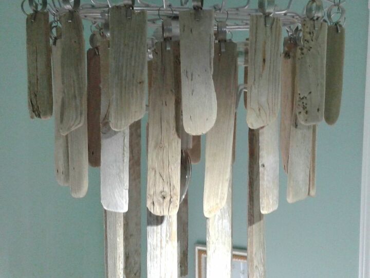 fcil chandelier makeover con driftwood, Vista de cerca