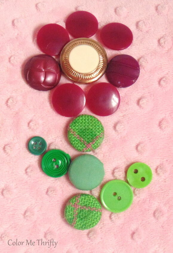 dress up a pillow with buttons
