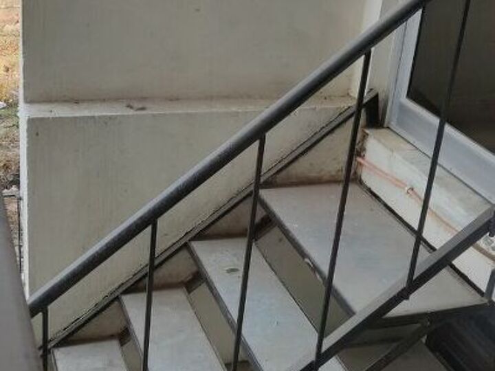 q platform on stairs