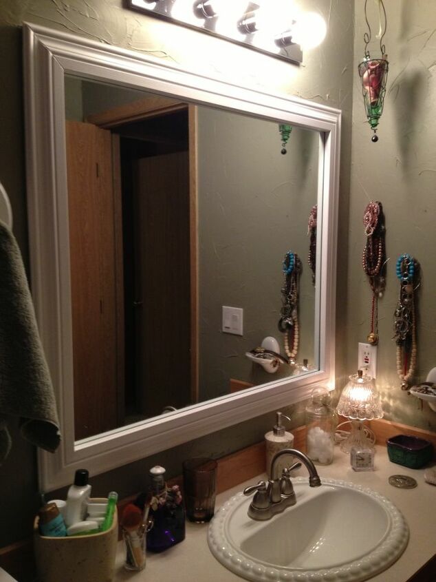 como emoldurei nosso espelho de banheiro de nvel de empreiteiro por menos de us 25