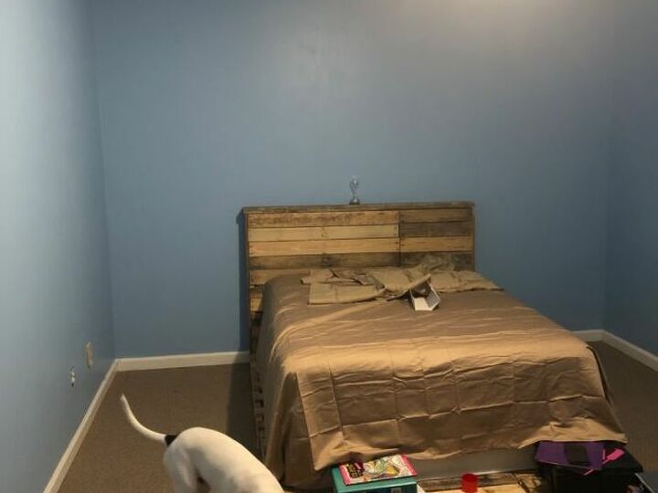 q idea on how to decorate room with pallet bed medium size room