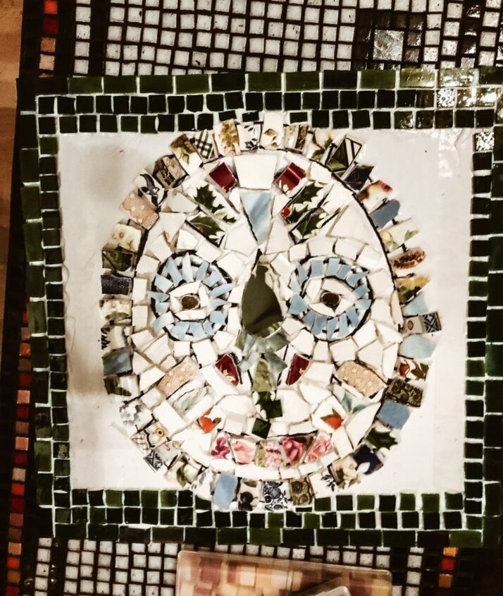 how to turn your smashed crockery into a piece of wall art, mosaic the background