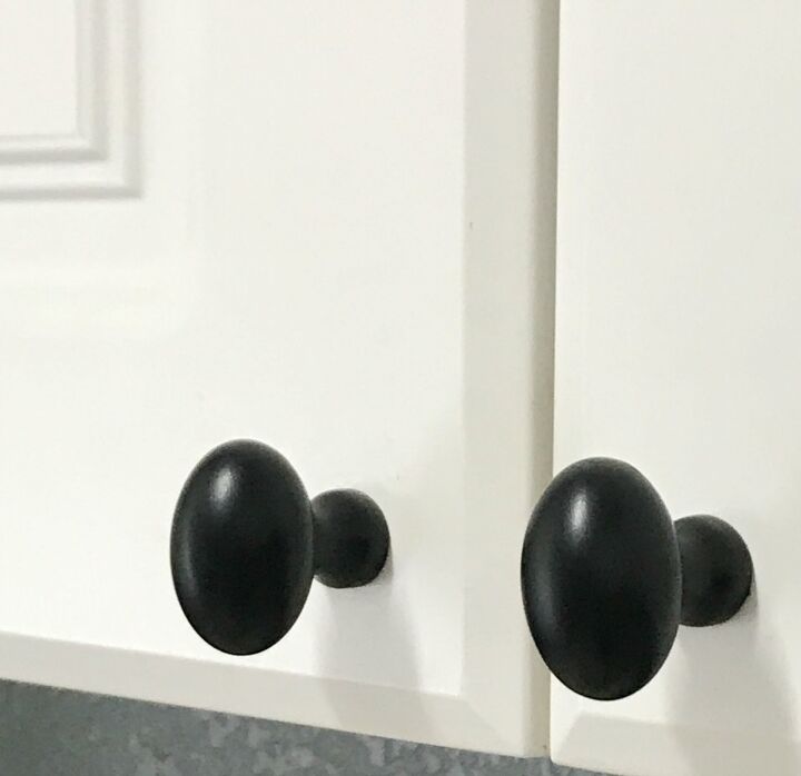 how to paint cabinet pulls in seconds