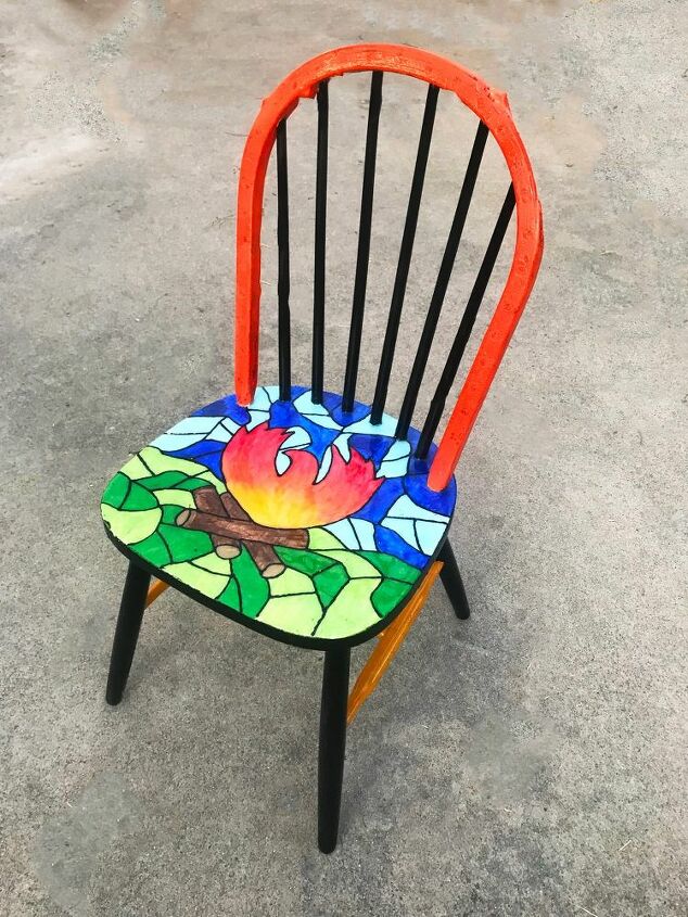 una silla que sobrevivi al fuego recibe una nueva vida con un colorido cambio de