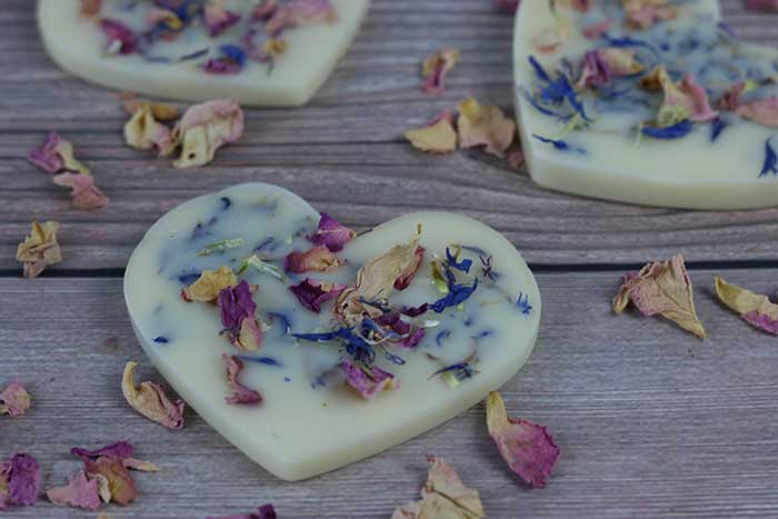 wax air freshener with essential oils dried flowers