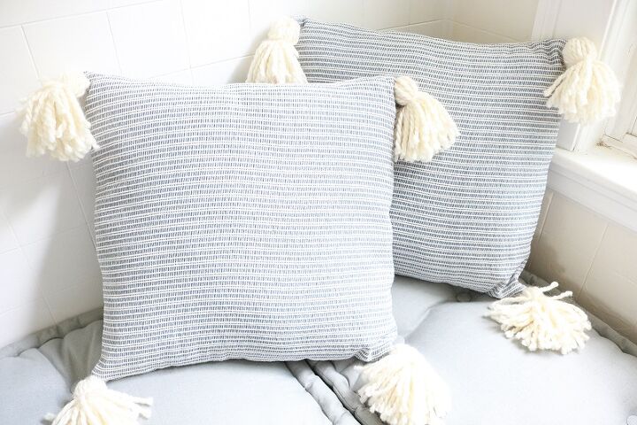 make these farmhouse style tassel pillows