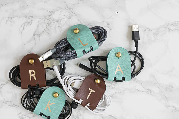 make diy monogrammed leather cord keepers with cricut