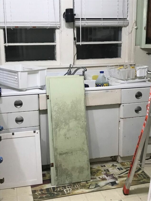 q any suggestions on how to begin to restore this sink cabinet