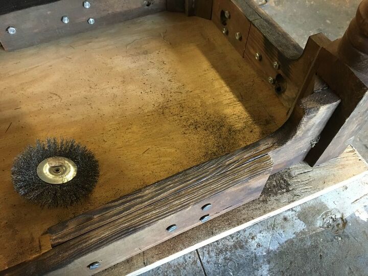mesa de fazenda com tampo de metal, Corte chamuscado ap s escova o de arame