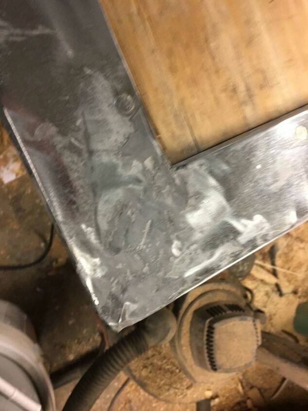 metal top farm table, Corner sanded