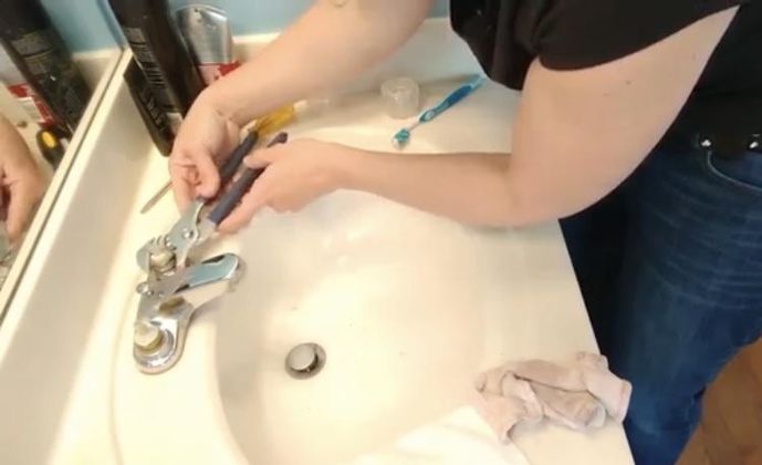 how to replace cartridges to fix a leaky bathroom sink, Reinstall Bonnet Nut
