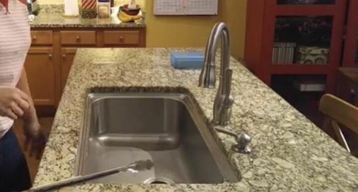 The Quick And Easy 5 Minute Fix For A Clogged Garbage