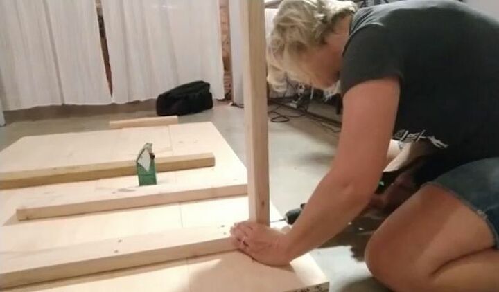 como construir sua prpria mesa no so necessrias habilidades de carpintaria, Fixe as pernas na mesa