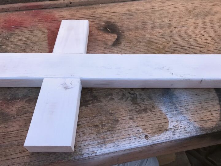 cmo hacer una cruz de madera con cristal, Cruz pintada de blanco