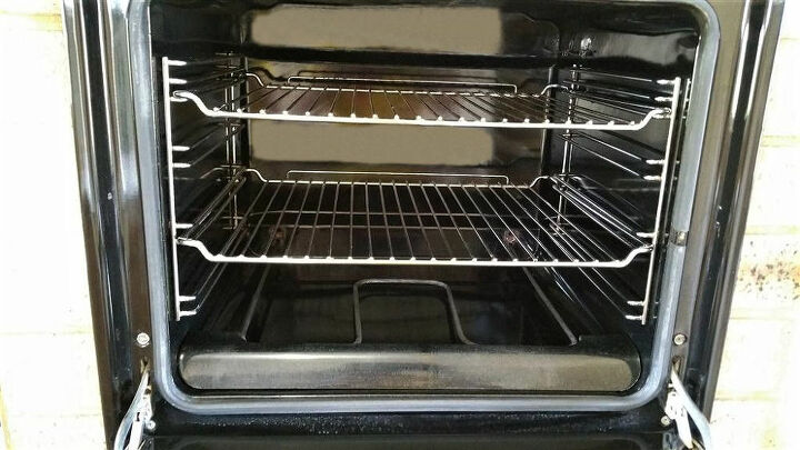 12 easy ways to make sure your oven is always spotless, Give the inside a deep clean