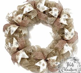 how to make a deco mesh bubble wreath tutorial, Another Christmas Winter theme example