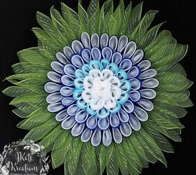 deco mesh daisy petal flower wreath tutorial, A version with blues and white
