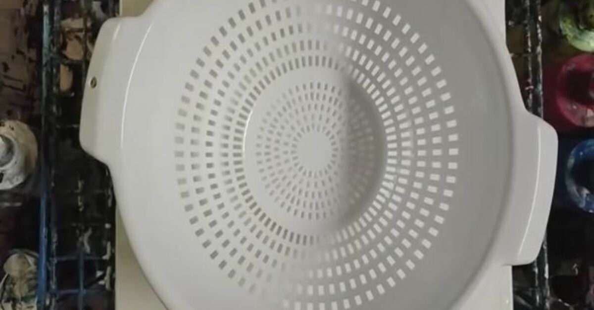 How to Use a Colander for Acrylic Pour Painting DIY | Hometalk