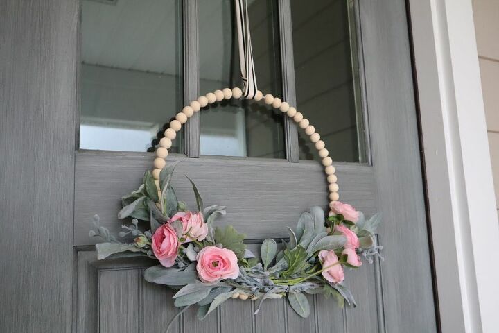 11 diy valentines door decorations inspired by love, 5 Beaded wreath
