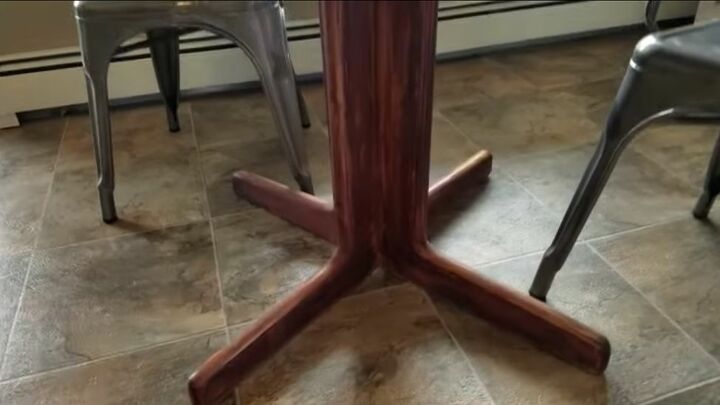 cambio de imagen de una mesa moderna con patas de horquilla, Retirar la vieja base de la mesa