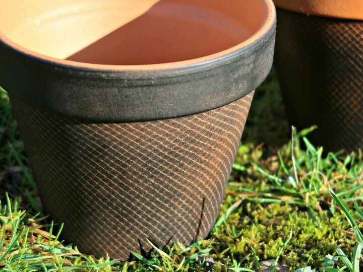 how to decorate terracotta pots with netting