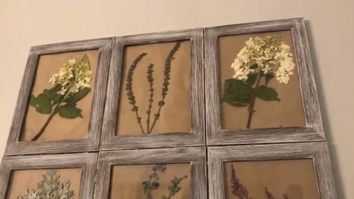 cmo crear un hermoso arte de pared con flores prensadas por menos de 10 dlares, Arte de pared de flores prensadas DIY