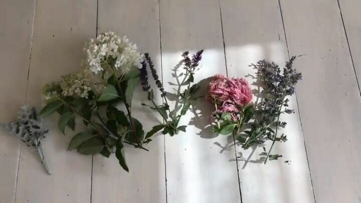 como criar uma bela arte de parede de flores prensadas por menos de us 10, Escolha as flores