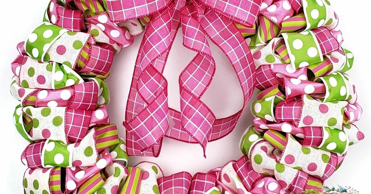 DIY Ribbon Wreath / How to Make a Ribbon Wreath Tutorial | Hometalk