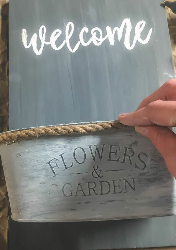 welcome wall planter sign