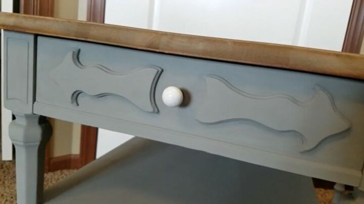 como criar belas mesas laterais restauradas em estilo country, Mesa Lateral Renovada DIY