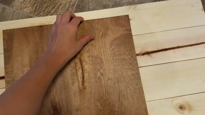 como fazer uma bandeja de banheira diy, coloque a madeira