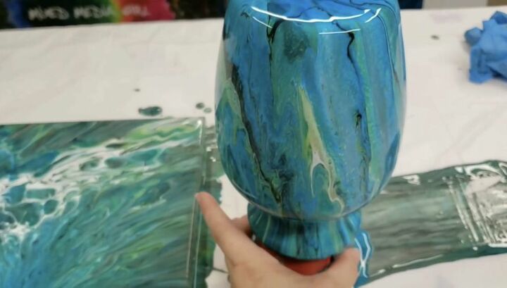 bricolaje de un jarrn de acrlico y un lienzo por 10 dlares, DIY Acrylic Pour Vase and Canvas por 10