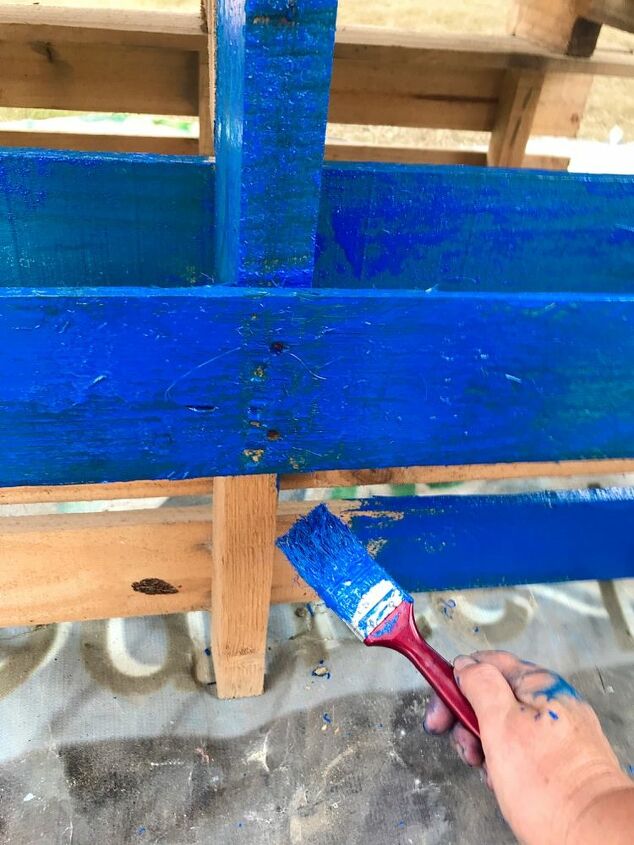 springrefresh2020 garden pallet bench makeover, Working paint into wood