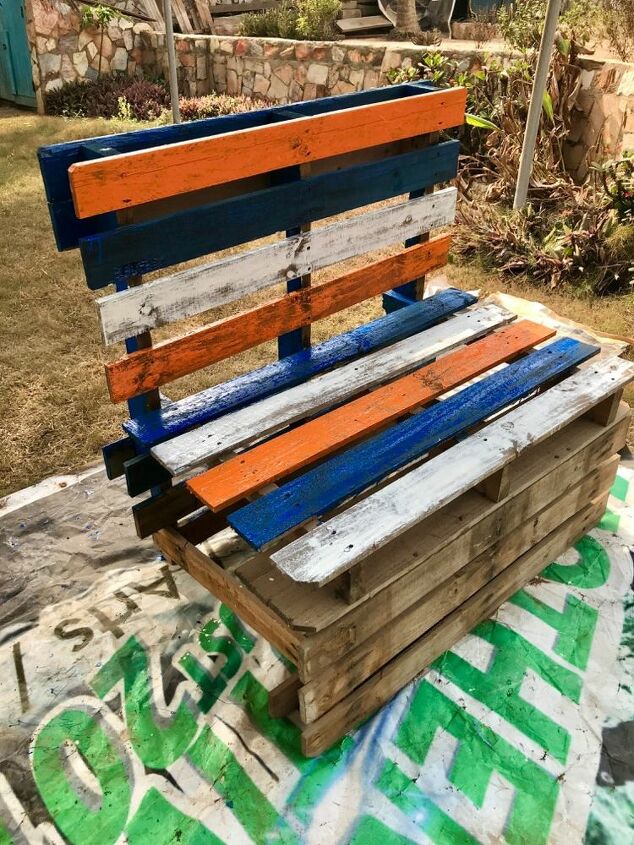 springrefresh2020 garden pallet bench makeover, Painting stripes on pallet bench