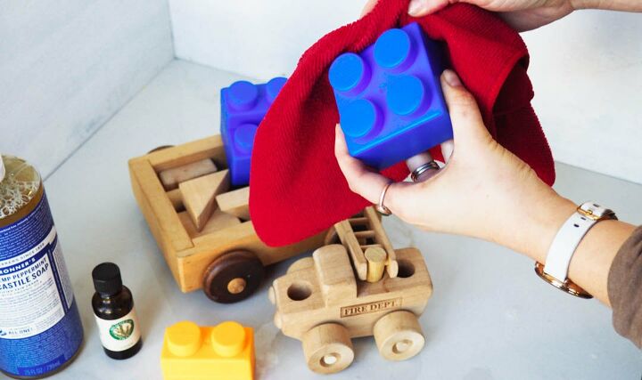 7 desinfectantes fciles que puedes hacer t mismo y tener a mano, Limpiador de juguetes natural